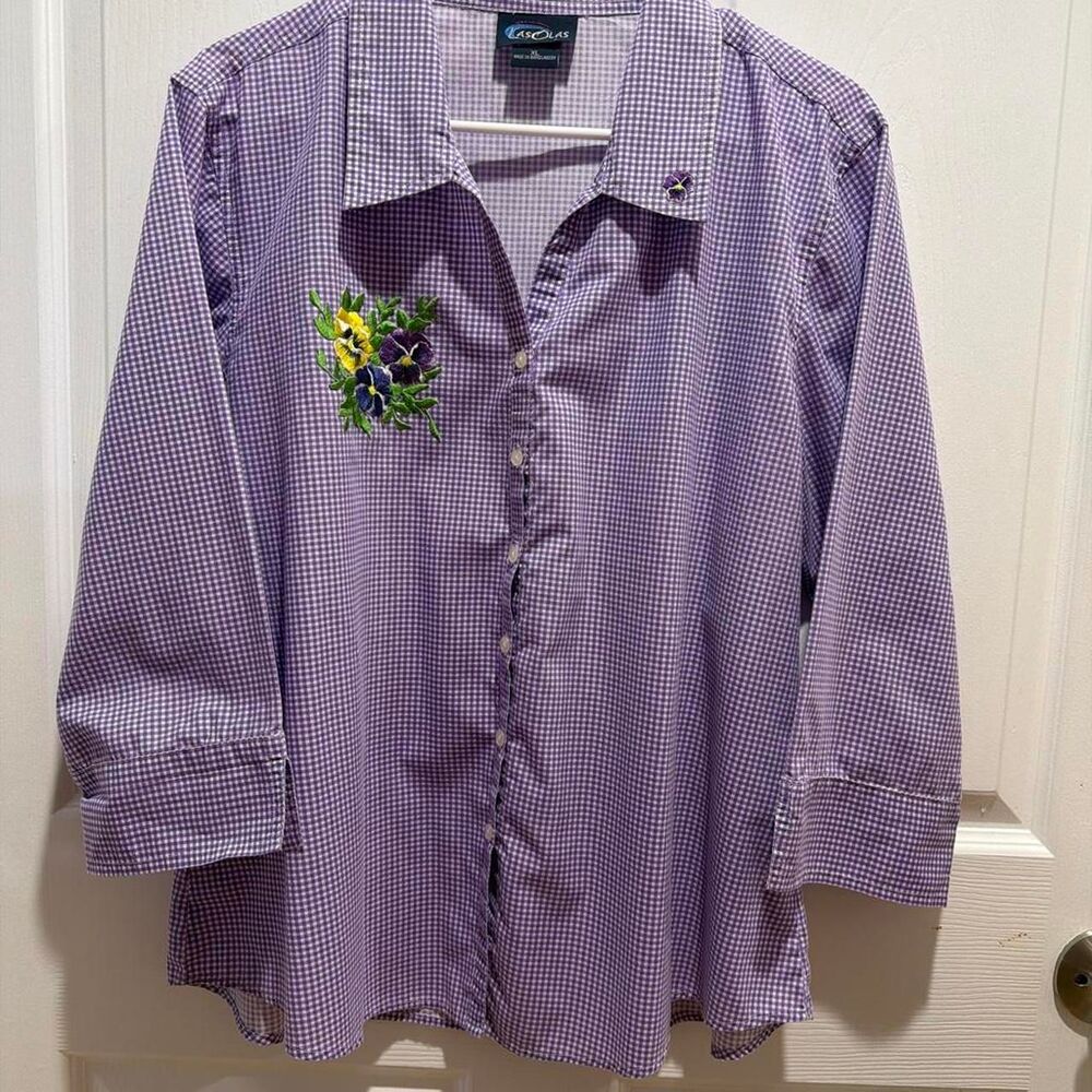 Las Olas Women's Purple gingham Blouse with floral pansy accents  - Size XL